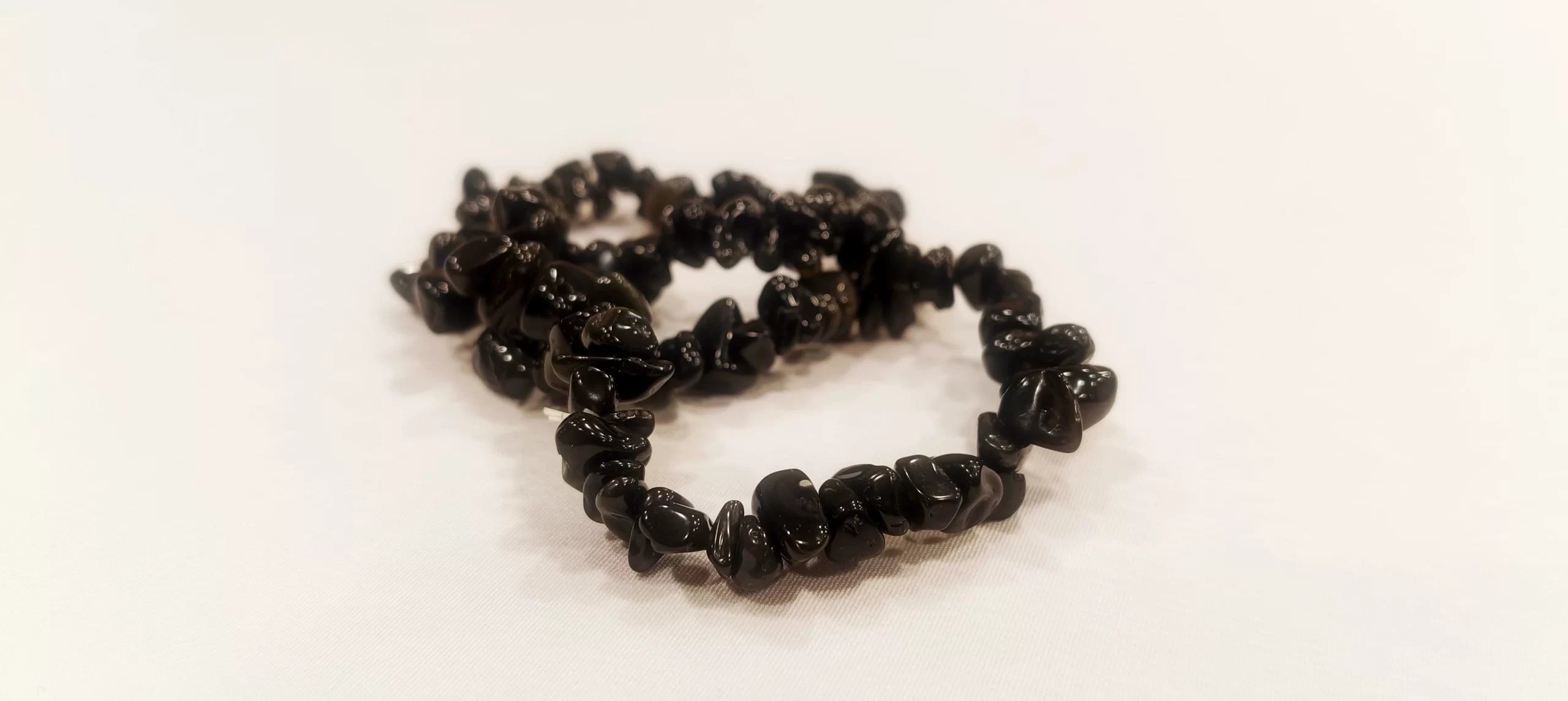 La pulsera de Piedra Estrella es un accesorio de bienestar emocional asociado a la concentración, la confianza y la claridad mental, ideal como apoyo simbólico en procesos de sanación emocional, crecimiento personal y enfoque consciente.